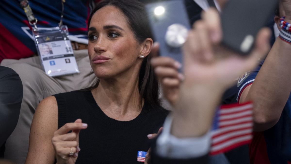 Um ihre eigenen Verwandtschaft macht Meghan Markle seit Jahren einen gro&szlig;en Bogen - nun wird die Ehefrau von Prinz Harry jedoch gerichtlich zu einem Wiedersehen mit ihrer Halbschwester Samantha gezwungen. (Foto)