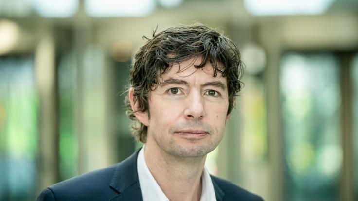 Christian Drosten zeigt sich besorgt über die neue Coronavirus-Mutation.