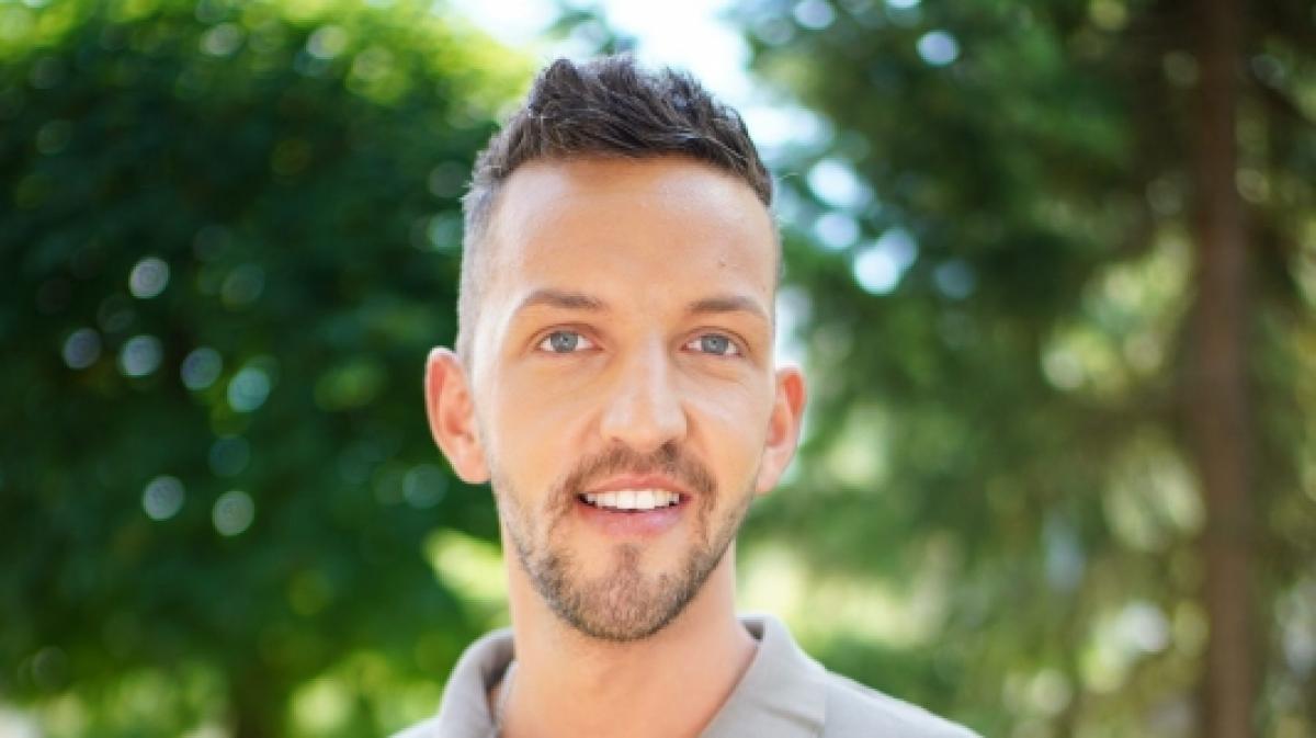 Fleckviehz&uuml;chter Michael K. (28) aus Nordrhein-Westfalen wird pl&ouml;tzlich von einem Tr&auml;nen-Drama &uuml;berrumpelt. (Foto)