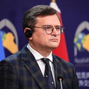 Ukraine-Außenminister Dmytro Kuleba fordert weitere Waffen aus Deutschland.