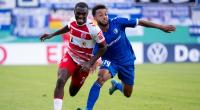 Agyemang Diawusie (links) vom SSV Jahn Regensburg ist gestorben.