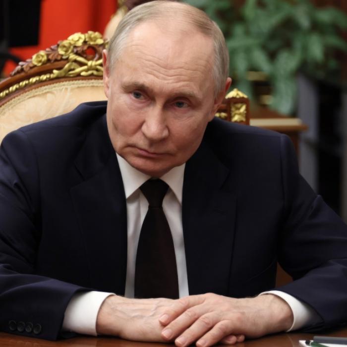 Wladimir Putin bombardiert Fabrik von Nato-Land bei 