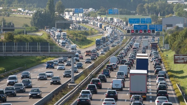 Zweite Reisewelle in den Sommerferien und Rückreisende sorgen am Wochenende für volle Autobahnen.
