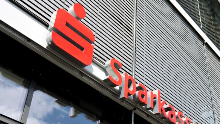 Die Stadtsparkasse München kündigt Zehntausende Prämiensparverträge.