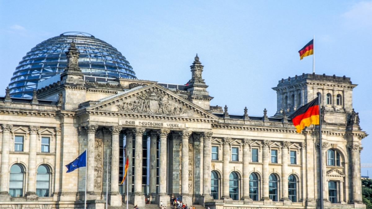 Jedes Jahr deckt der Bund der Steuerzahler im Schwarzbuch die Steuerverschwendungen der Bundesregierung auf. (Foto)