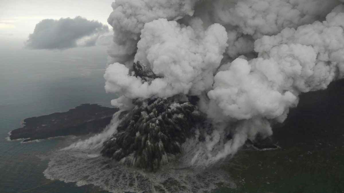 Der Ausbruch des Vulkans Anak Krakatau l&ouml;ste durch einen Erdrutsch einen Tsunami aus. (Foto)