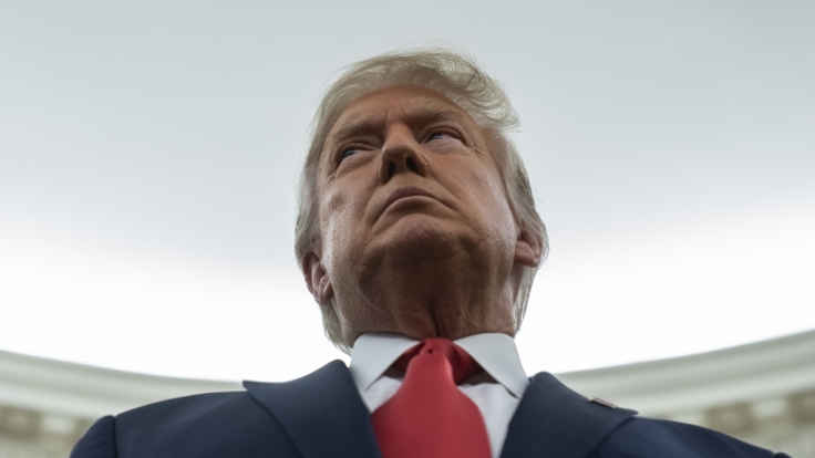 Donald Trump blamiert sich mit Foto aus seinem Büro.