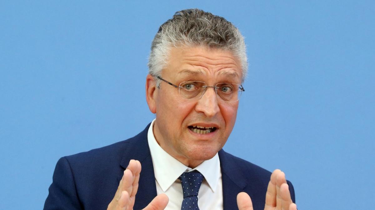 Das Robert Koch-Institut &auml;u&szlig;ert sich in seinem neuen Wochenbericht besorgt &uuml;ber den beschleunigten Anstieg der Corona-Fallzahlen in Deutschland. (Im Bild: RKI-Chef Lothar Wieler bei einer Pressekonferenz) (Foto)