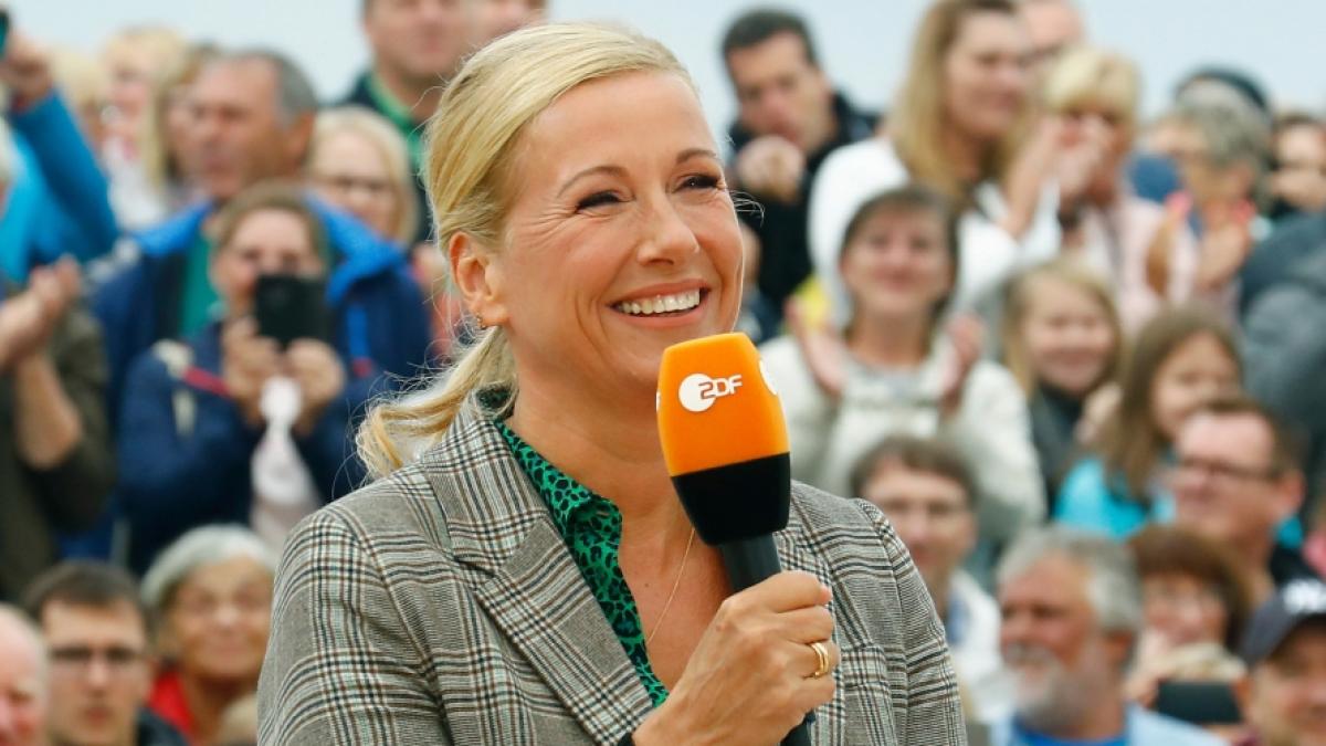 Andrea Kiewel kommt nicht bei allen "Fernsehgarten"-Zuschauern gut an. (Foto)