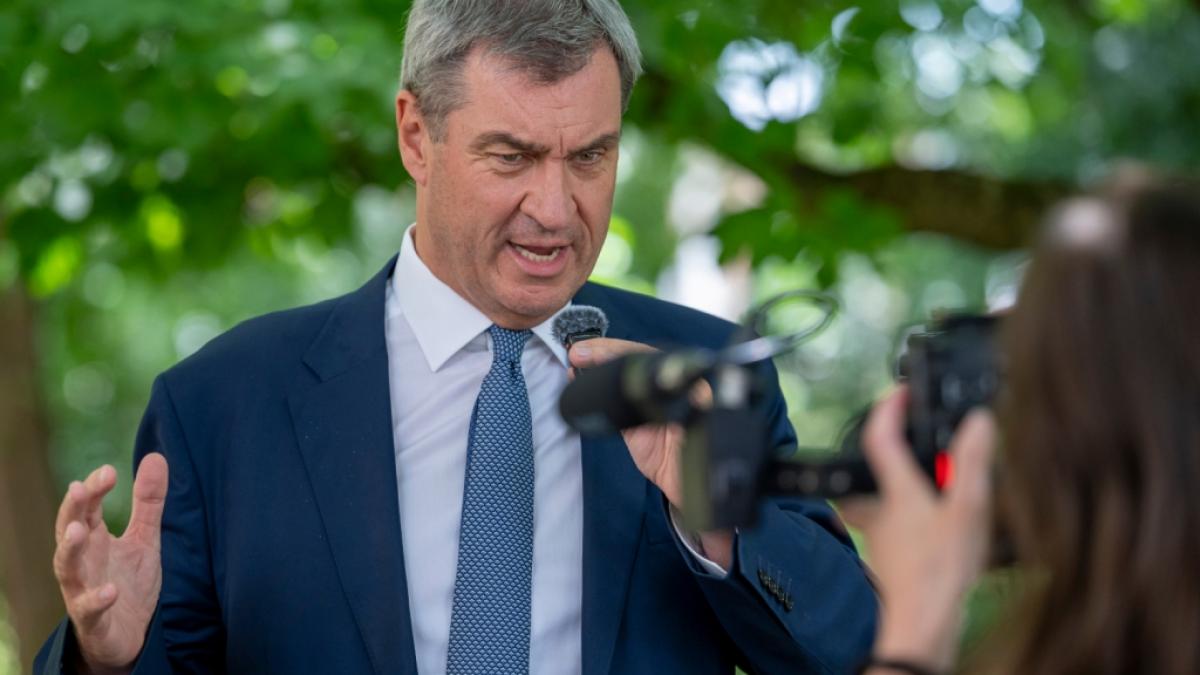 Markus S&ouml;der wurde bei einem Termin am Chiemsee mit einer unliebsamen Attacke konfrontiert. (Foto)