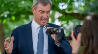 Markus Söder wurde bei einem Termin am Chiemsee mit einer unliebsamen Attacke konfrontiert.
