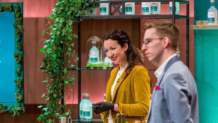 Stella-Oriana Strüfing und Christian Zimmermann von Laori kämpfen bei DHDL um einen Deal.