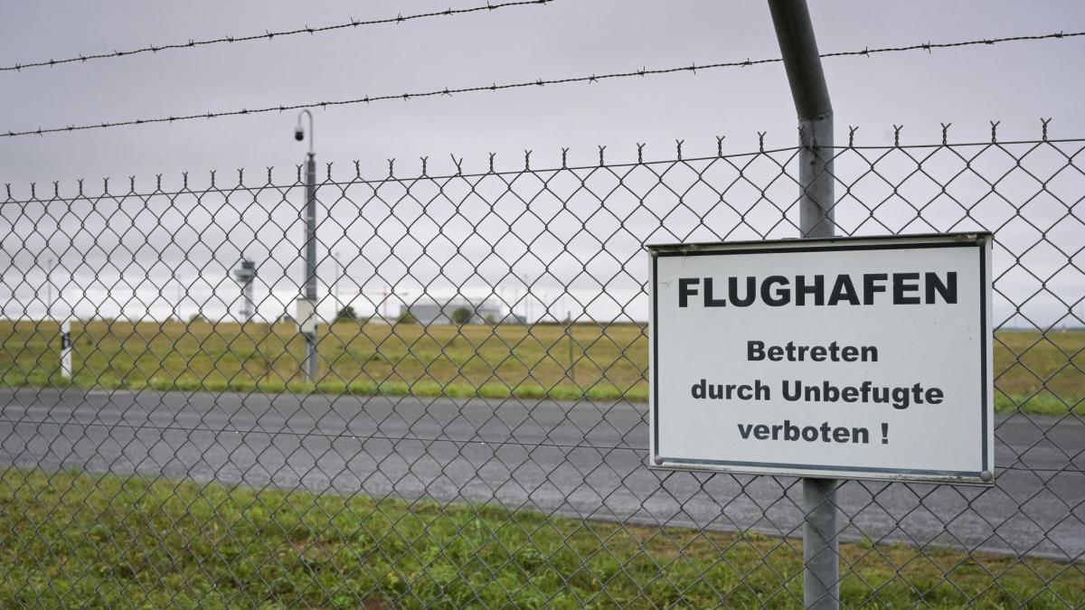Am Flughafen Leipzig/Halle gab es in der Nacht einen gro&szlig;en Polizeieinsatz wegen eines Sicherheitsvorfalls. (Foto)