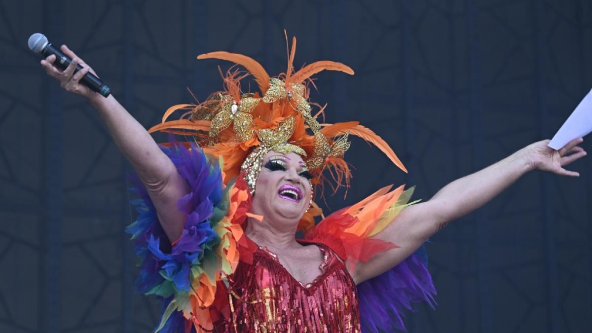 Olivia Jones moderierte das "Rainbow Festival" am F&uuml;hlinger See zum Auftakt der Christopher Street Day (CSD) Woche, die am 6. Juli 2025 mit einer gro&szlig;en Parade durch K&ouml;ln endete. (Foto)