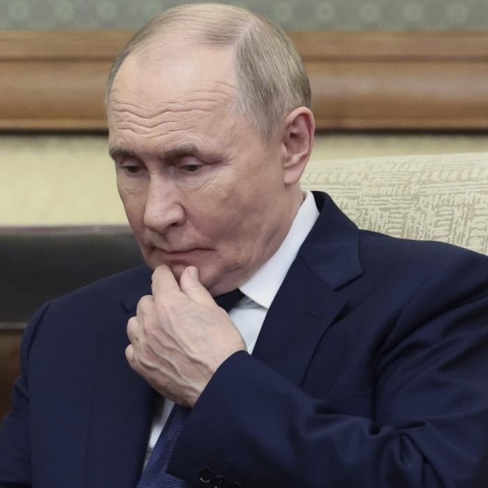 Video zeigt Feuerhölle - Putin-Raffinerie und Treibstofflager brannten lichterloh