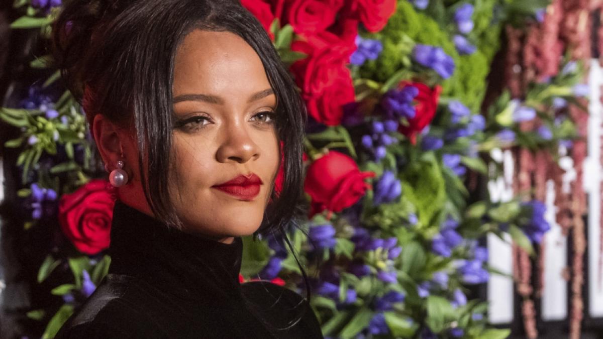 Rihanna l&auml;sst ihre Fans schwitzen. (Foto)