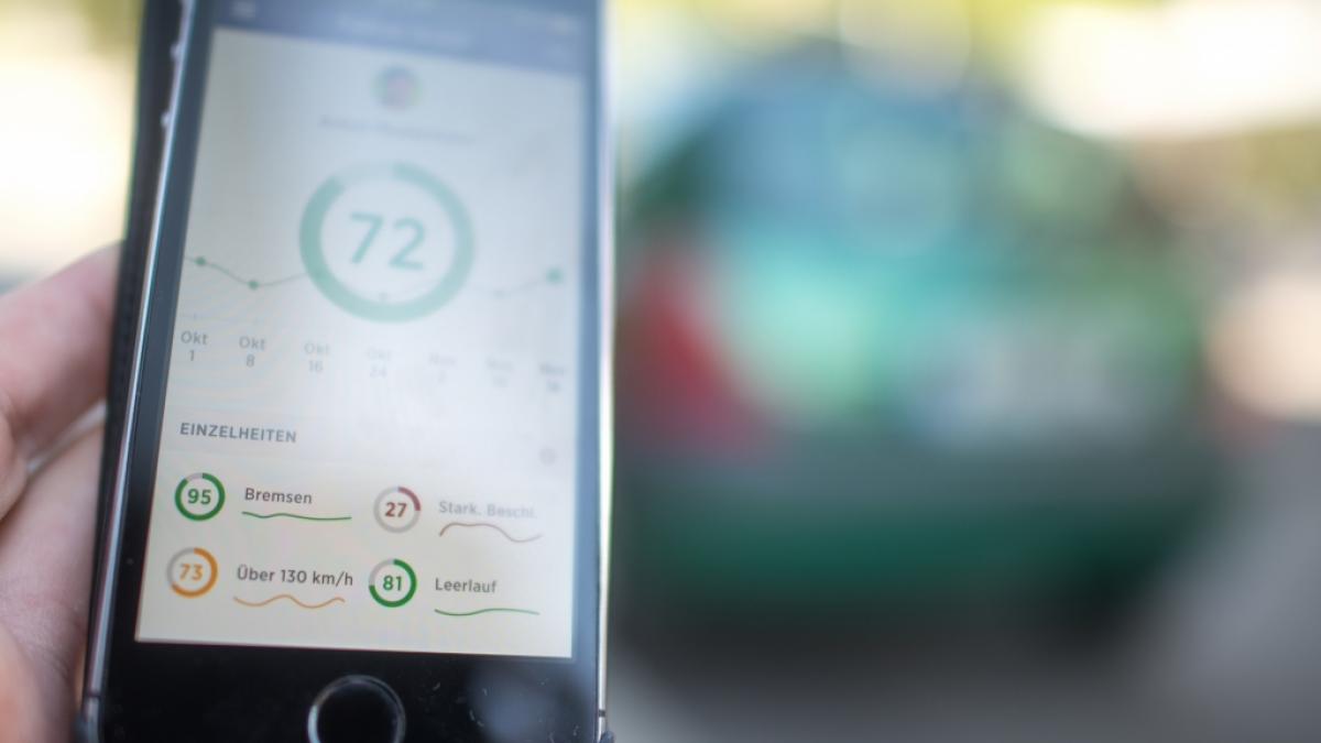 Mithilfe von Telematik-Apps l&auml;sst sich die Fahrweise genau &uuml;berwachen. Wer vorsichtig f&auml;hrt, spart. (Foto)