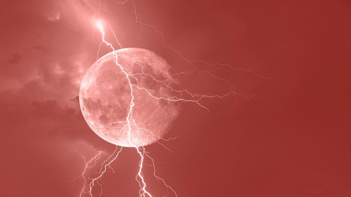 Im August ist neben den Perseiden auch ein roter Blitzmond am Himmel zu sehen. (Foto)
