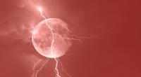 Im August ist neben den Perseiden auch ein roter Blitzmond am Himmel zu sehen.