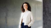 Maral Bazargani ist Leichtathletik-Moderatorin beim ZDF.