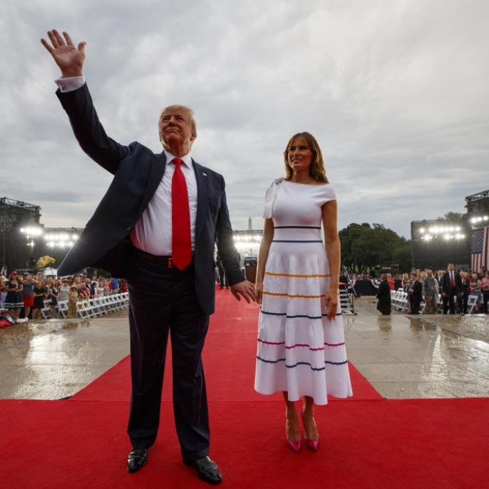Peinlicher Nippel-Blitzer! DAMIT hatte die First Lady nicht gerechnet