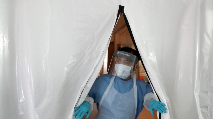 Mehr als 3,1 Millionen Menschen sind bis Ende April 2020 weltweit am Coronavirus erkrankt - Experten zufolge ist ein Ende der Pandemie erst in bis zu zehn Jahren zu erwarten.