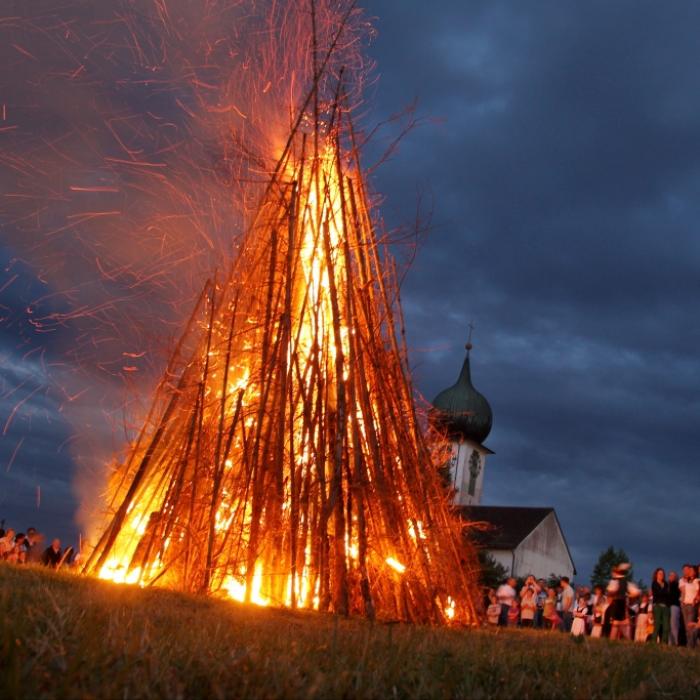 Welche Rituale und Bräuche stecken hinter der mysteriösen Sommersonnenwende?