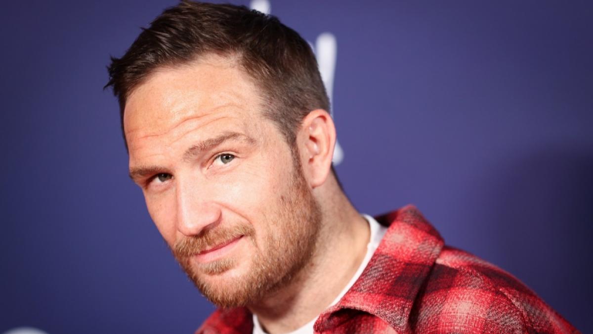 Schauspieler Frederick Lau auf dem Roten Teppich zur Verleihung des Bunte New Faces Award Music 2021. (Foto)