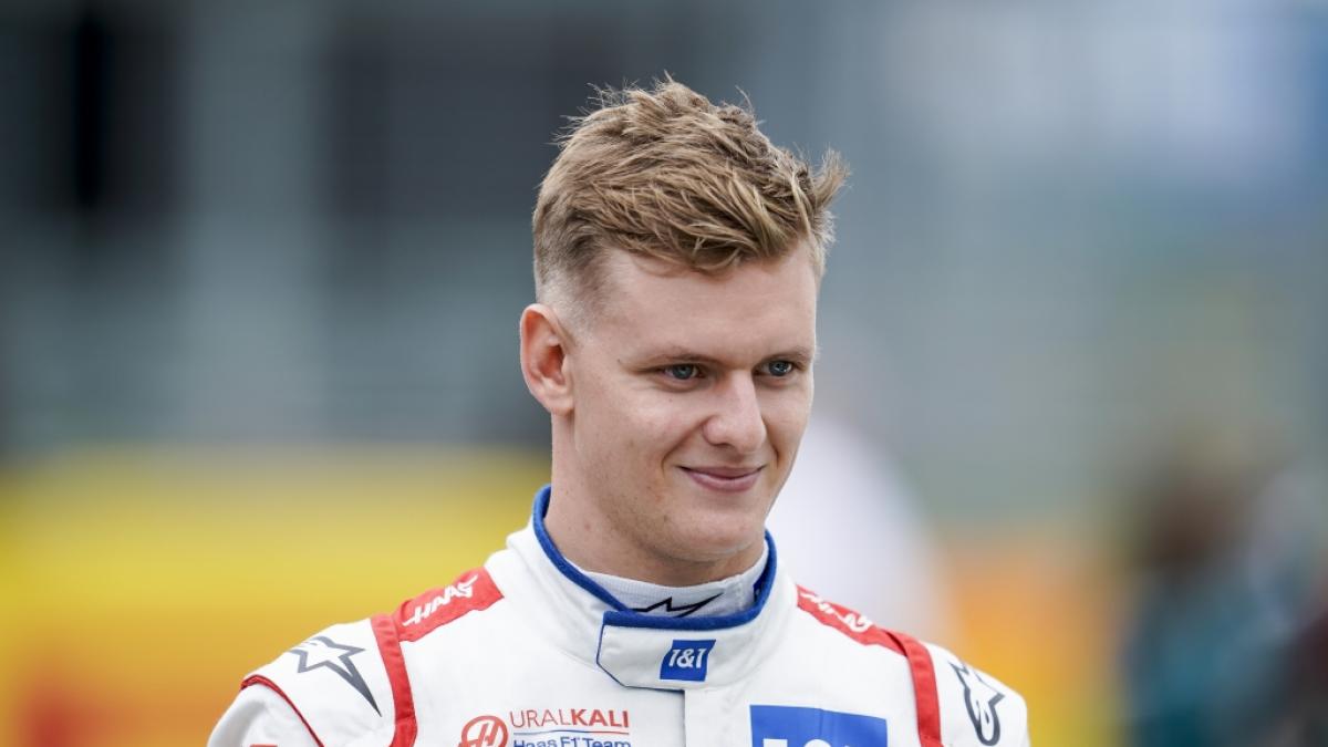 Mick Schumacher teilt zuckers&uuml;&szlig;en Schnappschuss mit seinem Vater. (Foto)