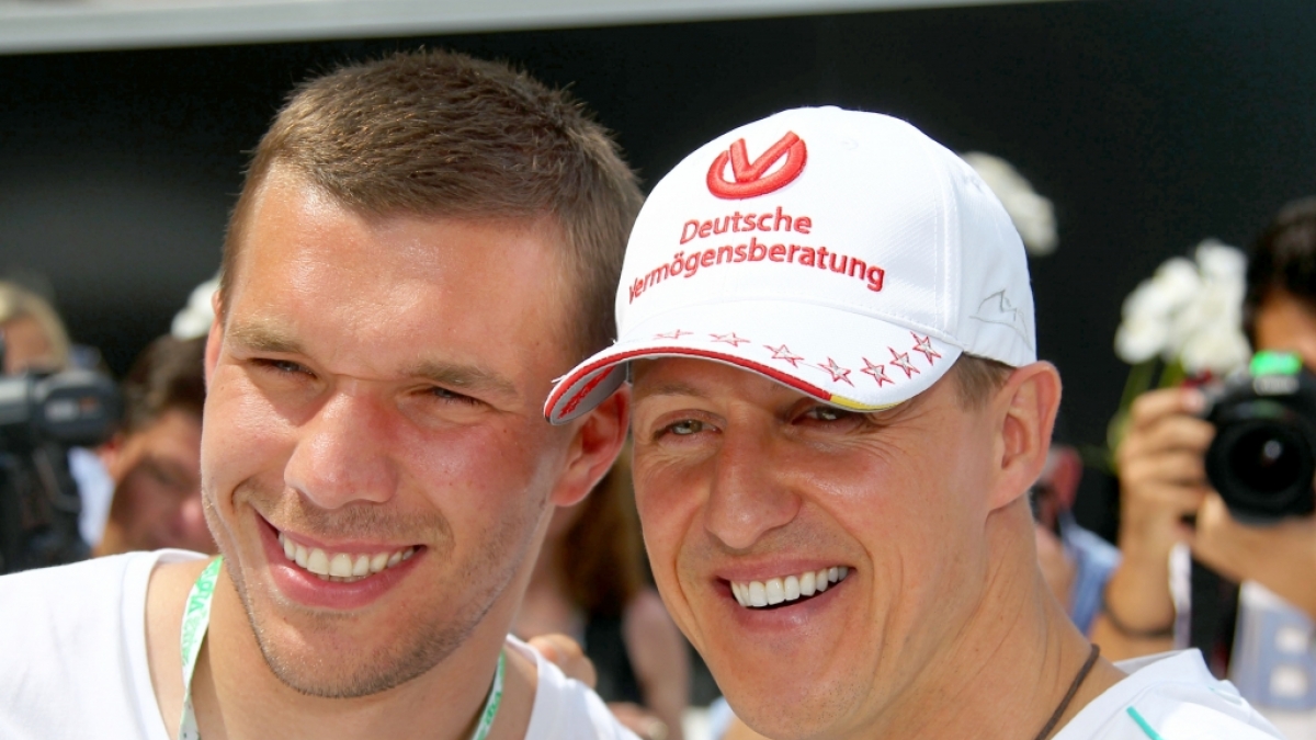 Lukas Podolski und Michael Schumacher (Foto)