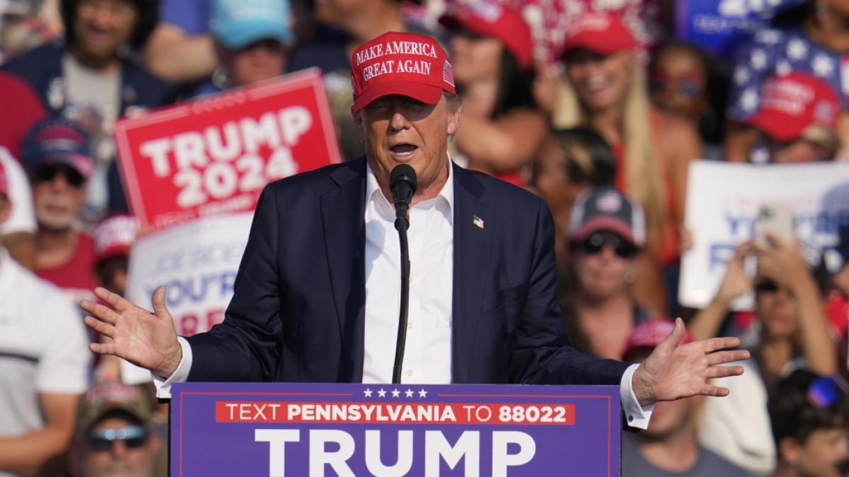 Alles beginnt zunächst ganz normal: Donald Trump war am Samstag in die Kleinstadt Butler in Pennsylvania gekommen, um eine Wahlkampfrede zu halten. Dabei gab er sich gewohnt kämpferisch. (Foto)