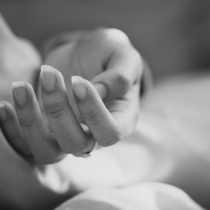 Designerin gefesselt und erstickt aufgefunden - doch Familie glaubt an Suizid