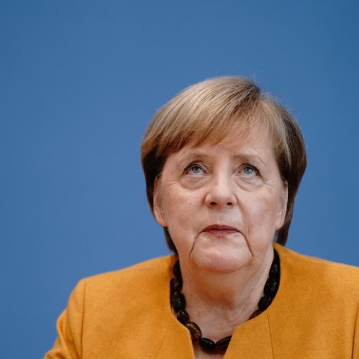 Angst vor Dauer-Lockdown! Merkels Schock-Prognose für Weihnachten