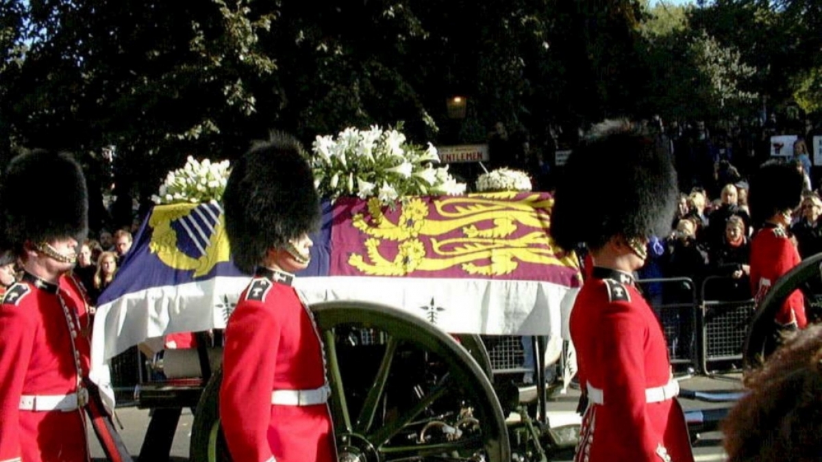 Der Todesfall von Lady Diana ersch&uuml;tterte die Royals und Fans auf der ganzen Welt. (Foto)