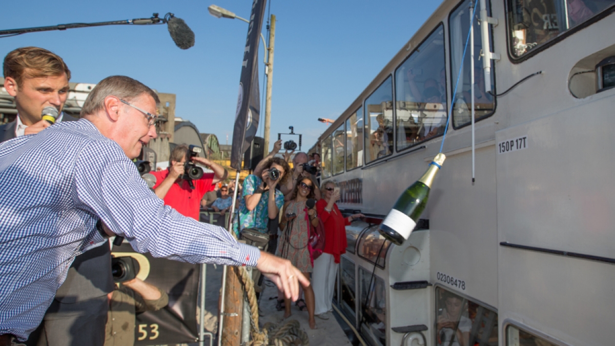 G&uuml;nther Jauch bei der Schiffstaufe der MS G&uuml;nther. (Foto)