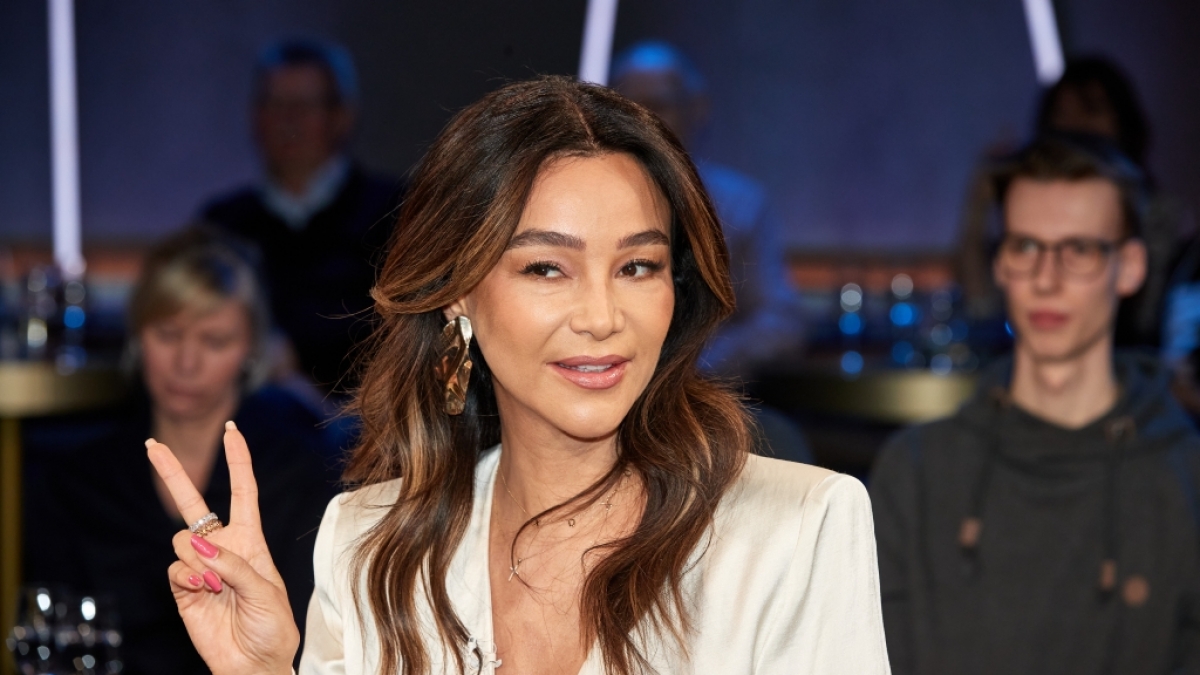 Verona Pooth zeigte in der W&uuml;ste von Dubai viel Haut. (Foto)