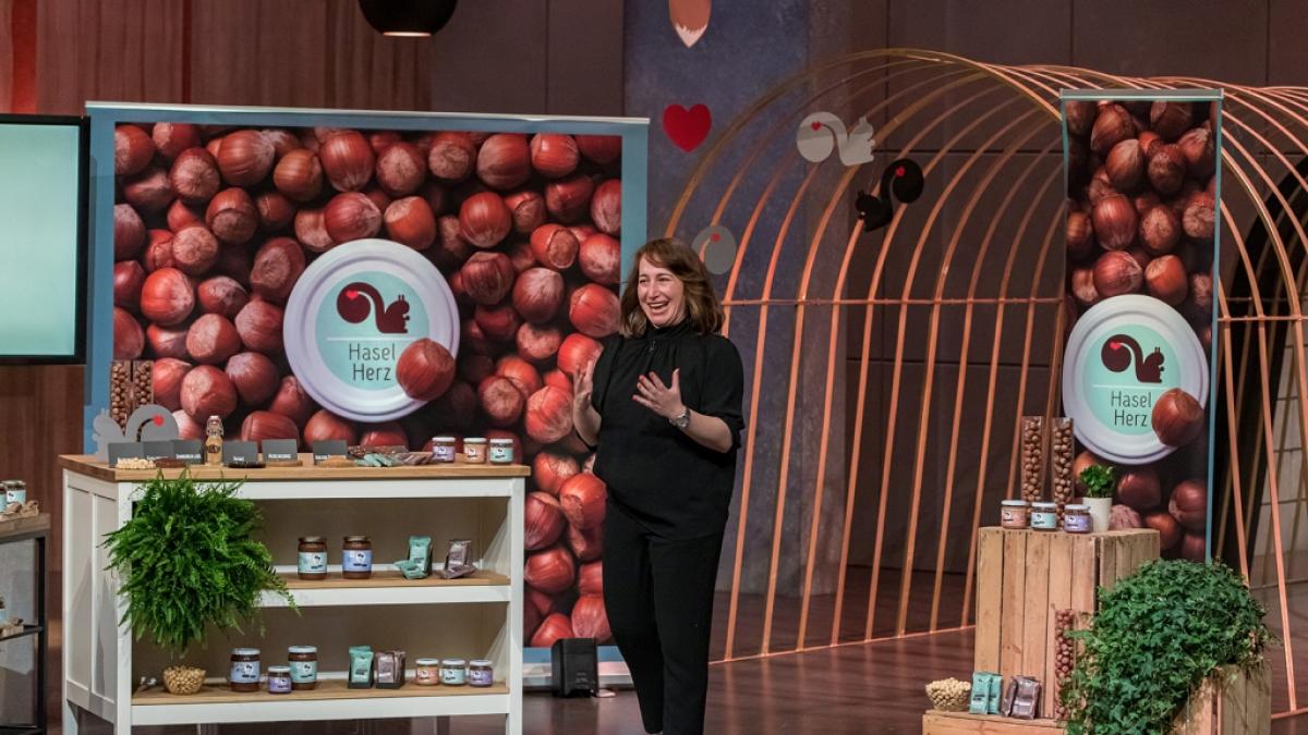 HaselHerz-Gr&uuml;nderin Ebru Erkunt macht den L&ouml;wen bei DHDL mit ihrer Nuss-Nougat-Creme den Mund w&auml;ssrig. (Foto)