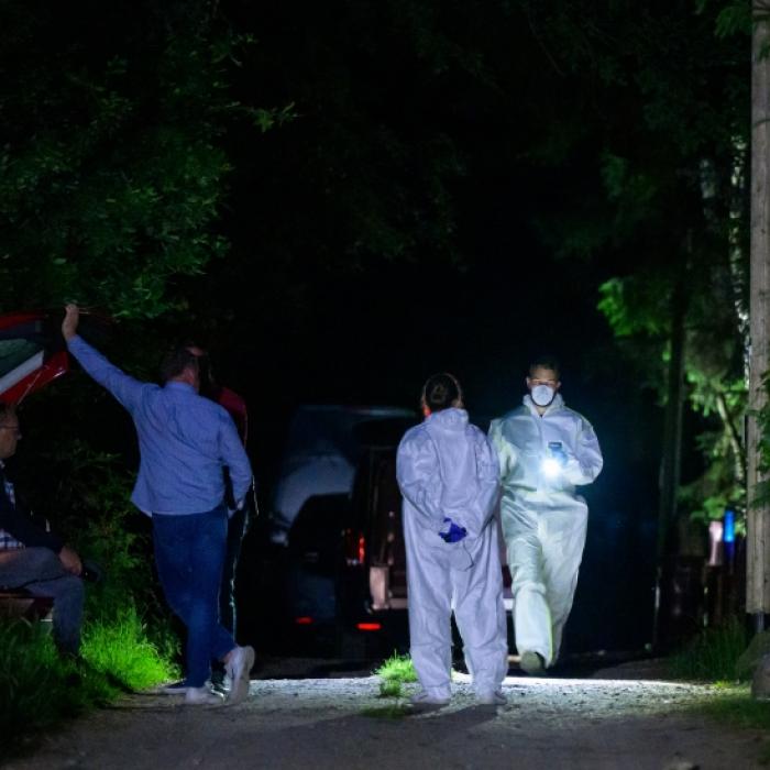 Streit endet tödlich! 85-Jähriger bringt seine Nachbarn um