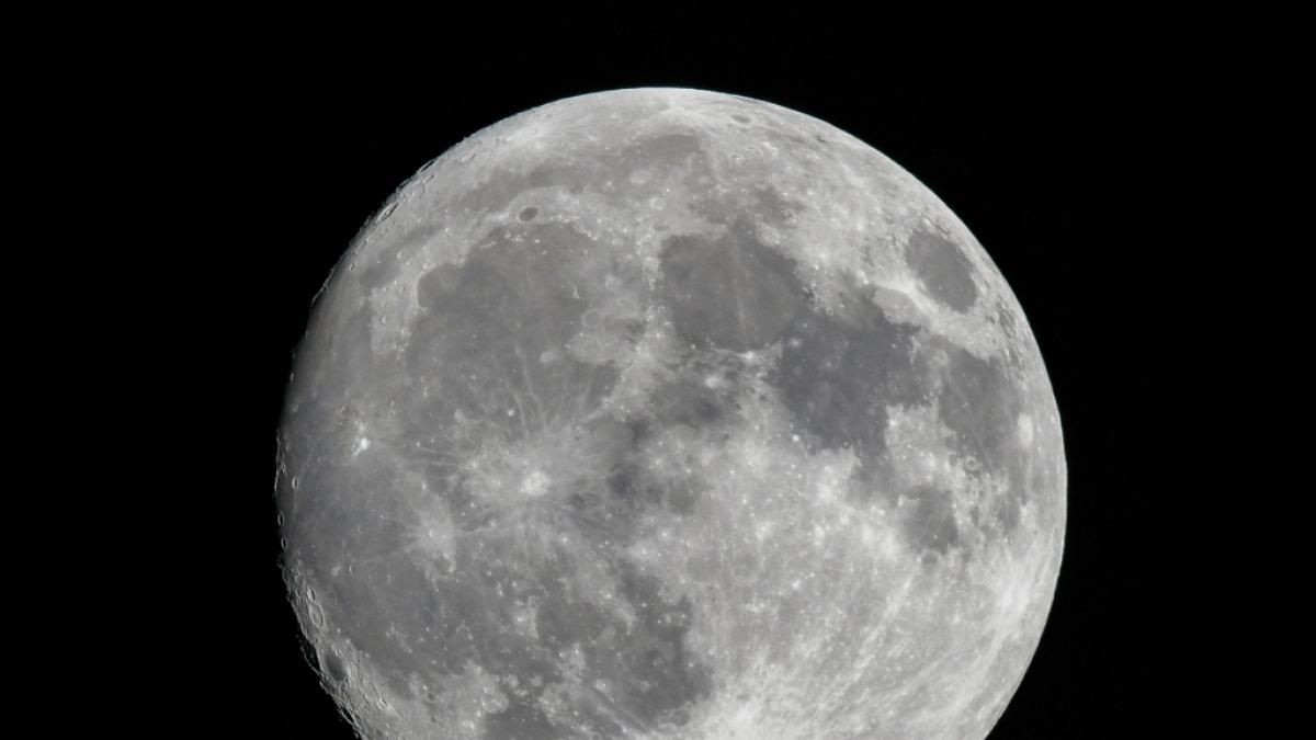 Im Februar erstrahlt der Vollmond als Supermond vom Himmel. (Foto)