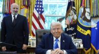 Bei einer Pressekonferenz im Oval Office versteckte Donald Trump seine rechte Hand.