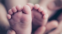 Eine Mutter hat ihr Baby verhungern lassen.