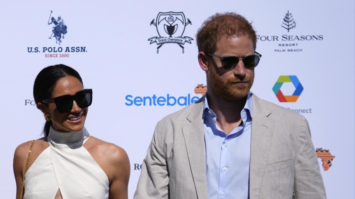 Meghan Markle knutschte ungeniert fremd. (Foto)