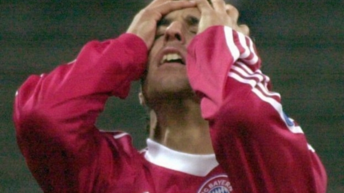 Da kann selbst Mehmet Scholl nicht hinschauen. (Foto)