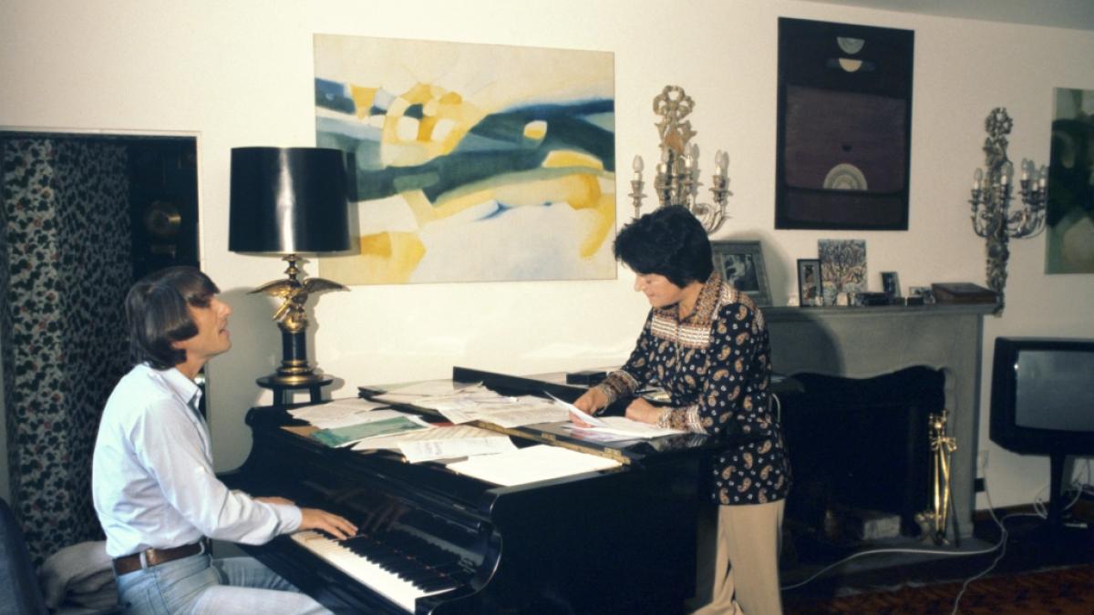 Eine alte Aufnahme zeigt Irma Holder zusammen mit Udo J&uuml;rgens. (Foto)
