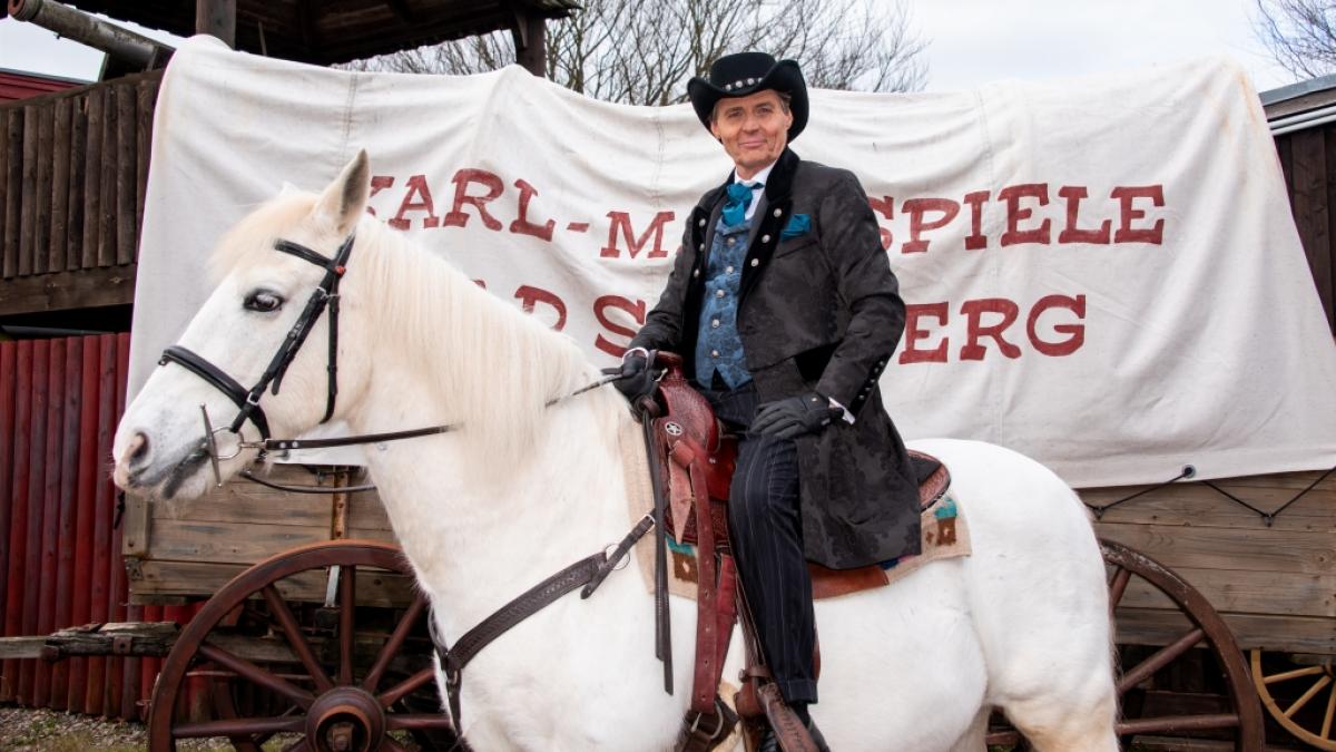 Wolfgang Bahro in seiner Rolle als Gangsterboss Santer. (Foto)