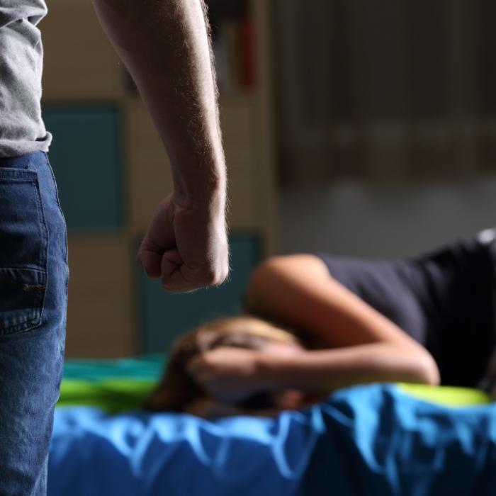 Teenagerin (15) entkommt Mörder nach 18-stündiger Vergewaltigung
