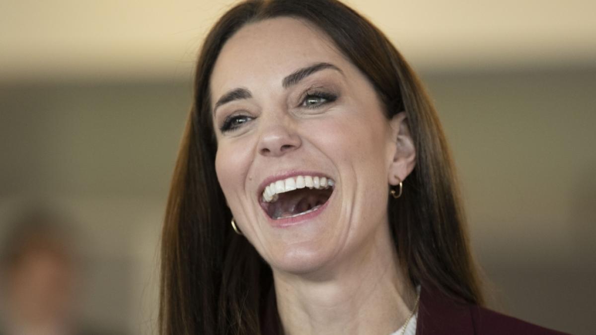 Langeweile bei den Royals? Dar&uuml;ber kann Prinzessin Kate als Mama von Prinz George, Prinzessin Charlotte und Prinz Louis nur herzhaft lachen - der royale Nachwuchs h&auml;lt die Ehefrau von Prinz William geh&ouml;rig auf Trab. (Foto)