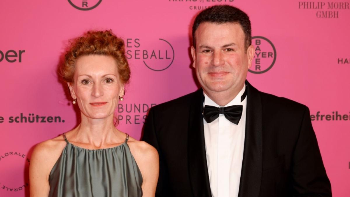 Hubertus Heil mit seiner Frau&nbsp;Solveig Orlowski beim 71. Bundespresseball. (Foto)