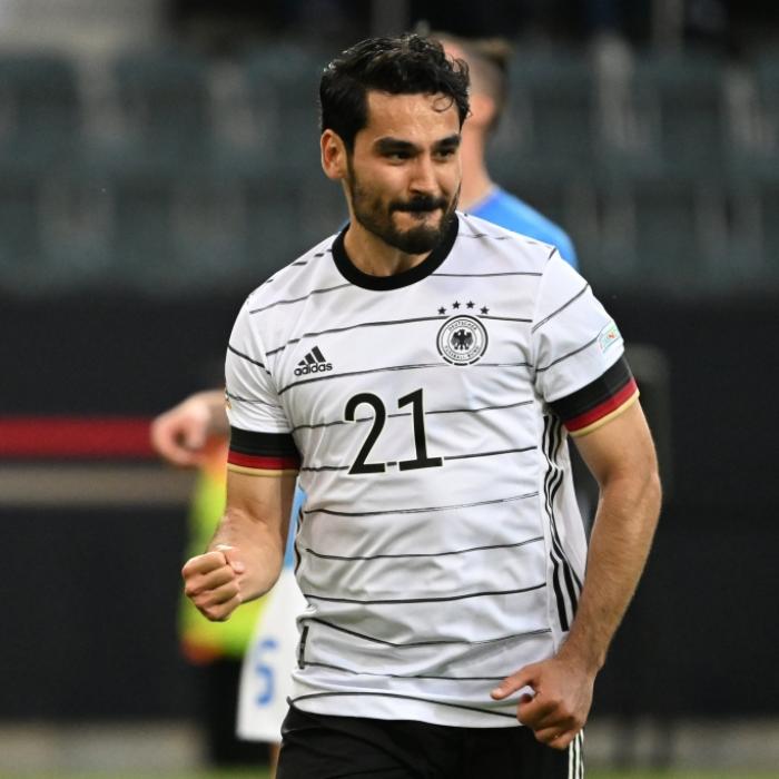Süße Baby-News vor der WM! Fußball-Star erwartet erstes Kind