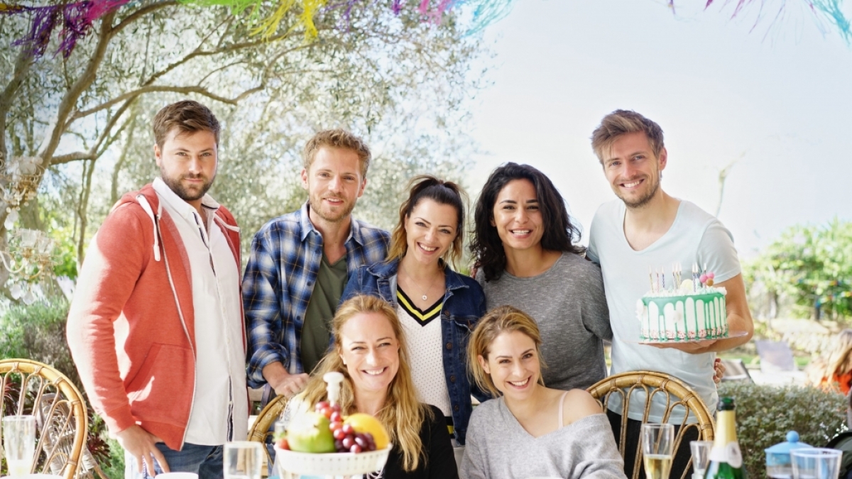 Stehend v.l.: Felix von Jascheroff, Niklas Osterloh, Anne Menden, Gamze Senol, Jörn Schlönvoigt; Vorne: Eva Mona Rodekirchen, Lea Marlen Woitack (Foto)